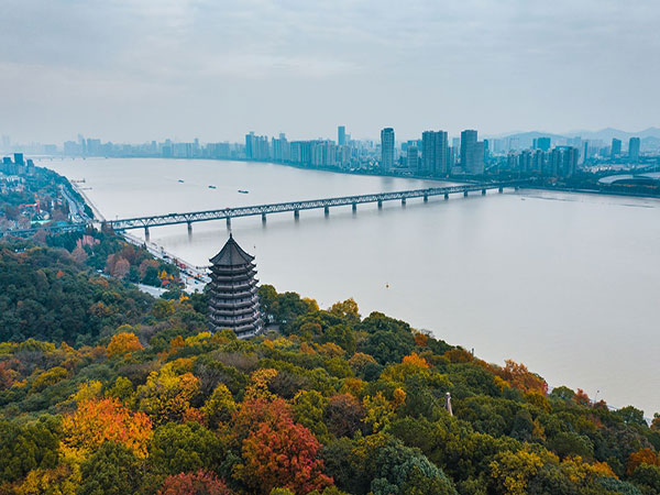 Qiantang River Seawall: Where Adventure Meets Tranquility