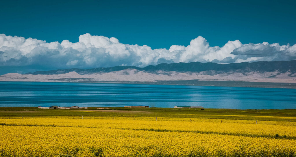 Captivating Sunsets and Vast Landscapes: Why Qinghai Lake Scenic Area Should Be on Your Bucket List