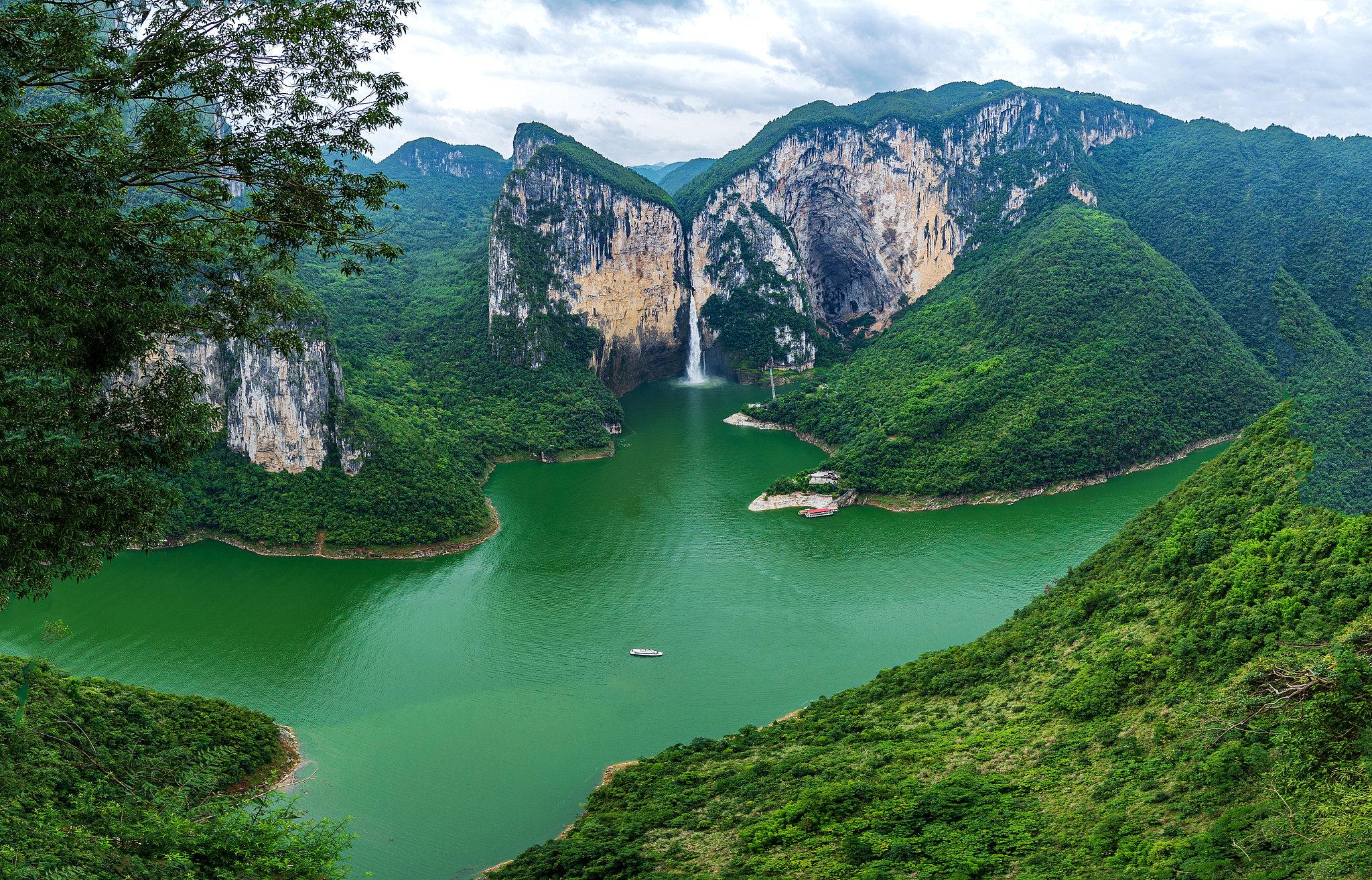 A scenic view of Qingjiang Gallery