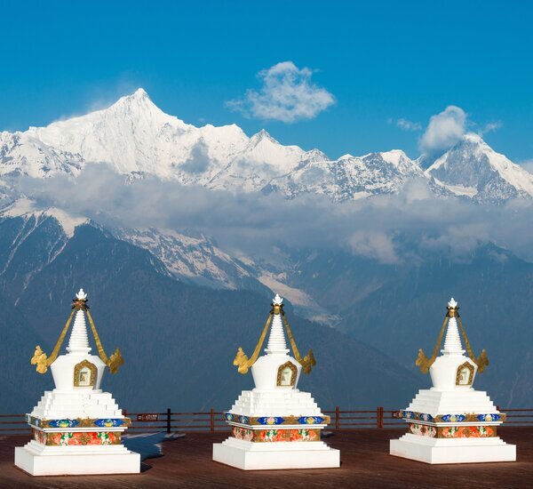 A scenic view of qingyuan feilai temple