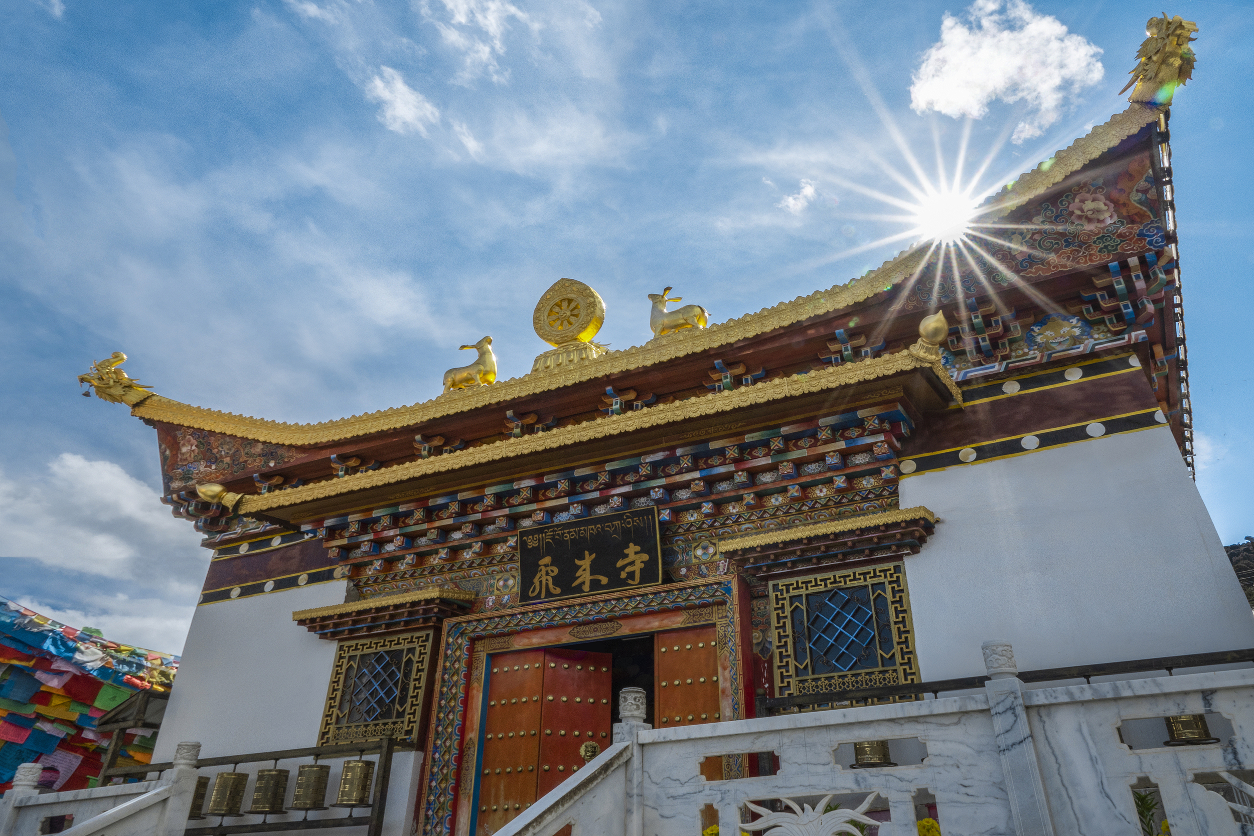 A scenic view of qingyuan feilai temple