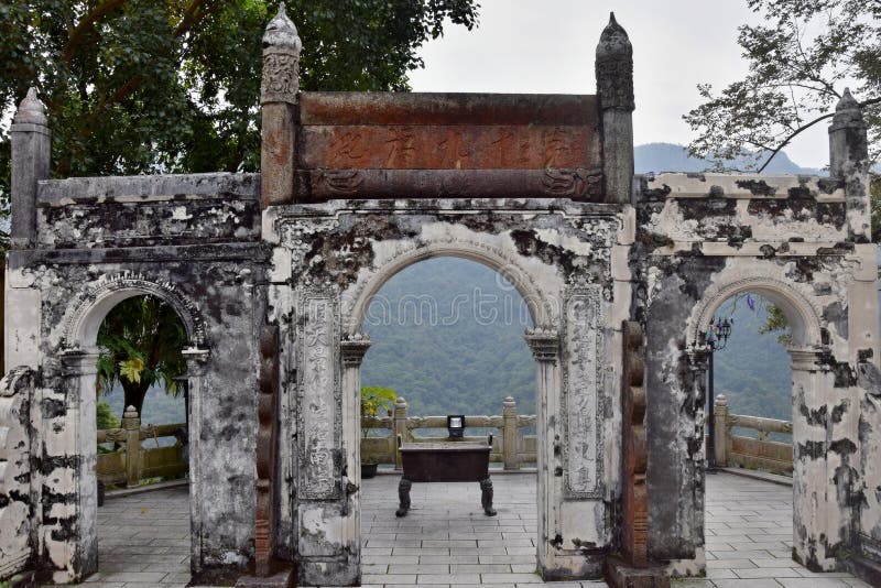 A Day at Qingyuan Feilai Temple: Experience Tranquility and Culture