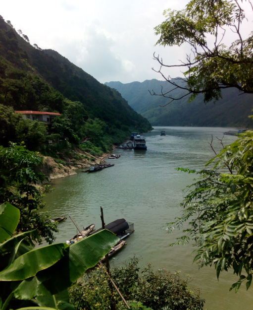 A scenic view of qingyuan feilai temple