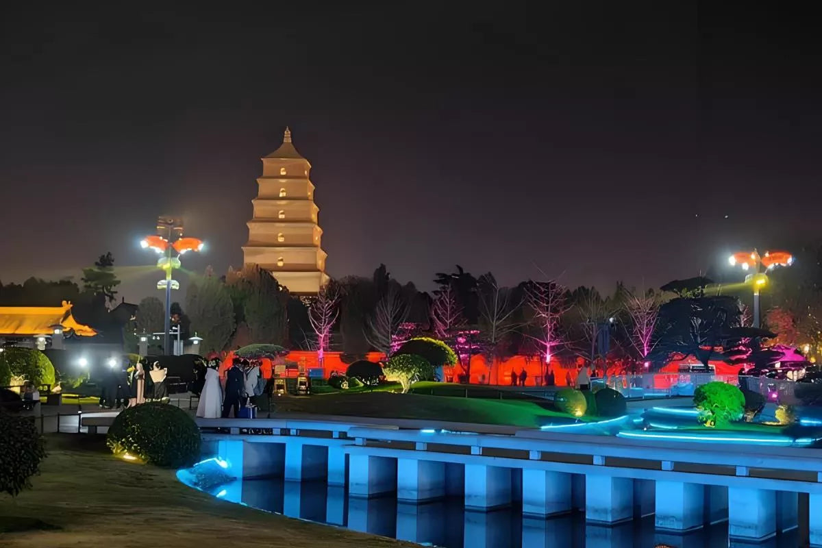 A scenic view of qujiang_giant_wild_goose_pagoda_datang_furong_park_scenic_area