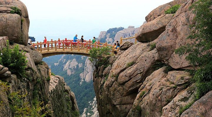 A scenic view of Rizhao Wanpingkou