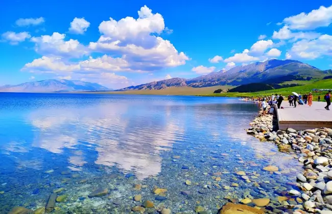A scenic view of sailimu lake