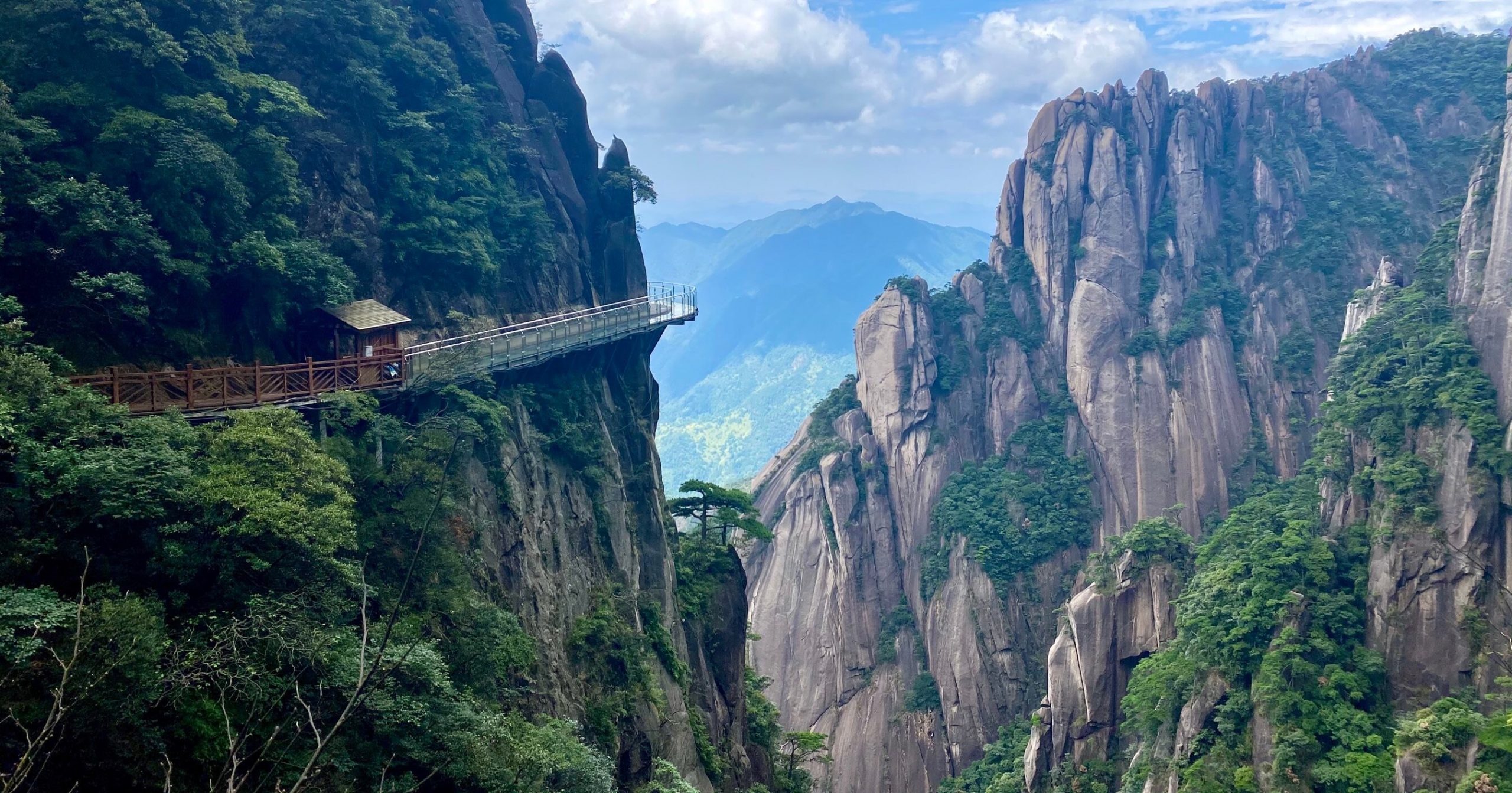 A scenic view of Sanqing Mountain