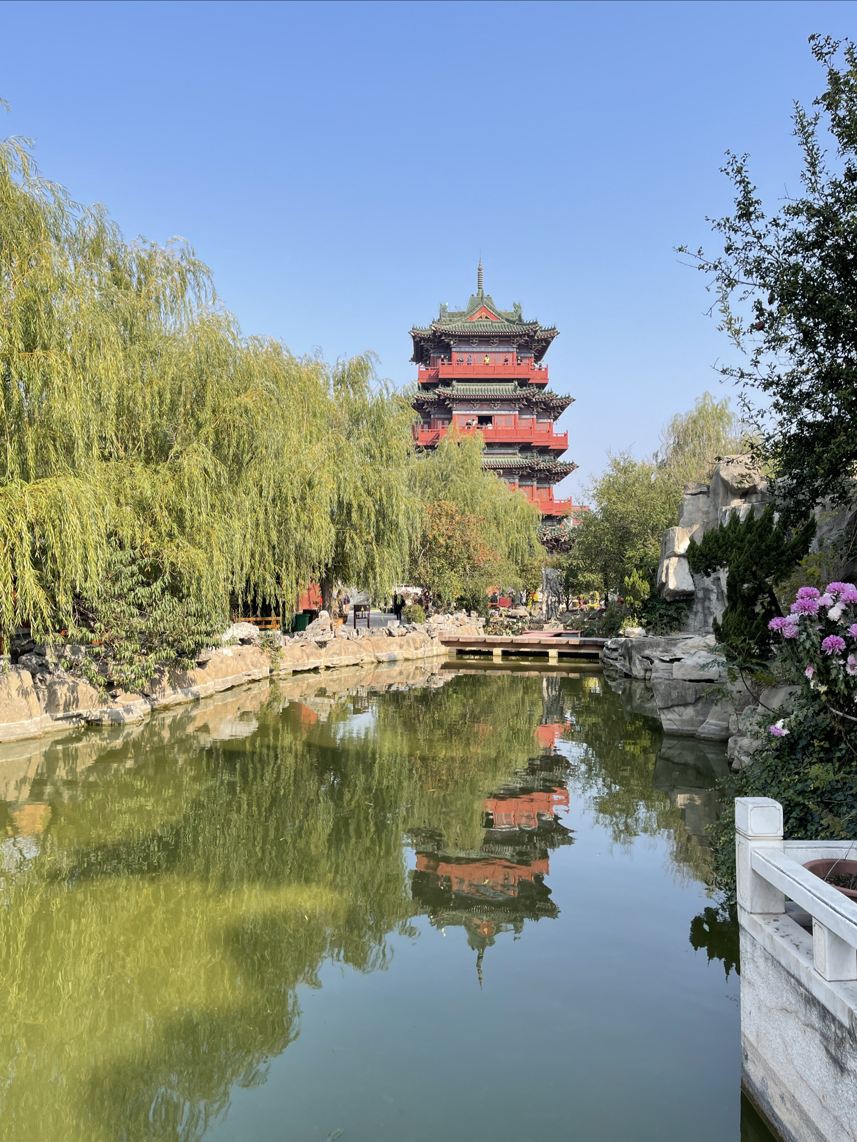 A scenic view of Shan Shan Gan Guildhall
