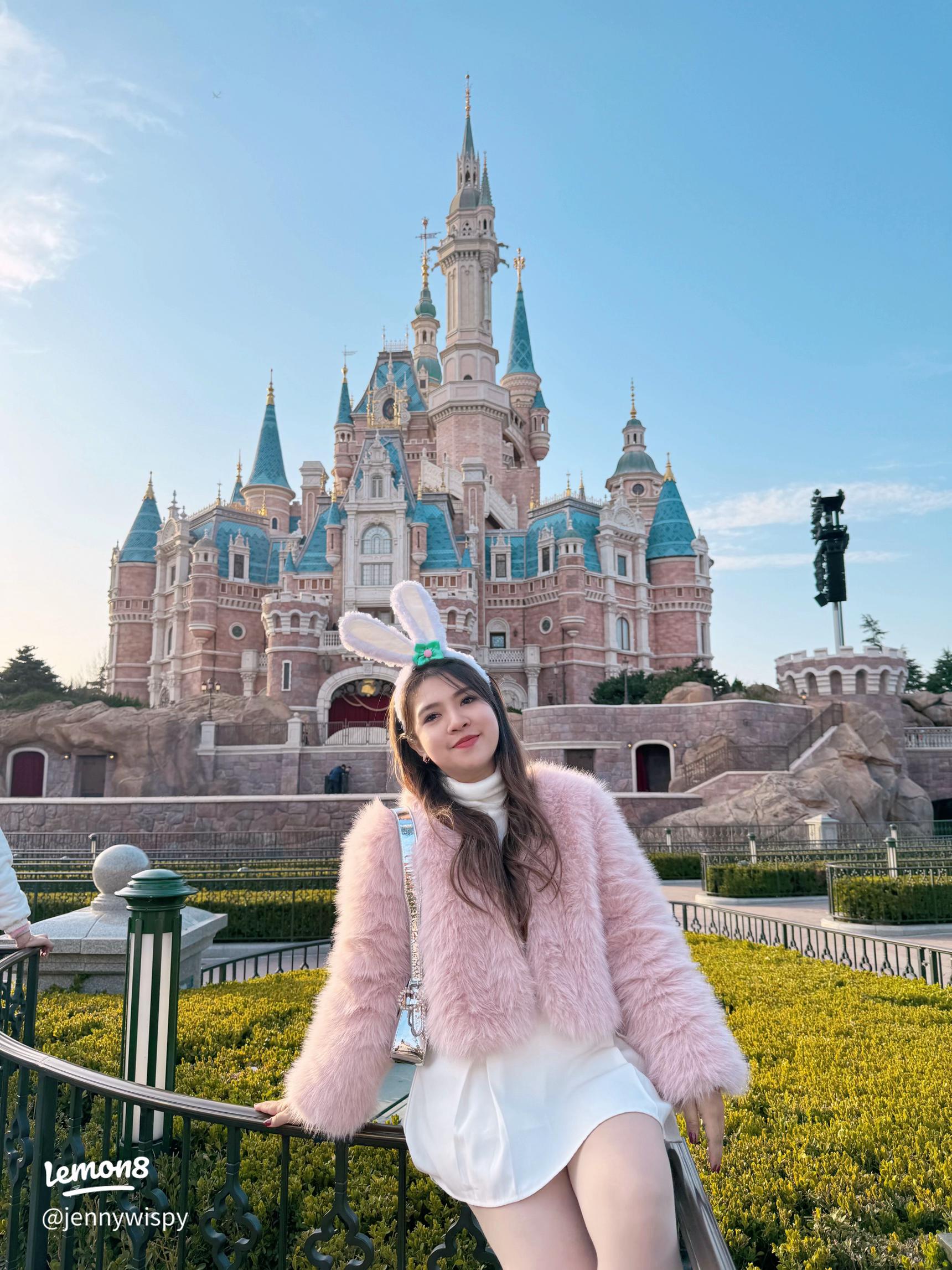 A scenic view of shanghai_disneyland_park
