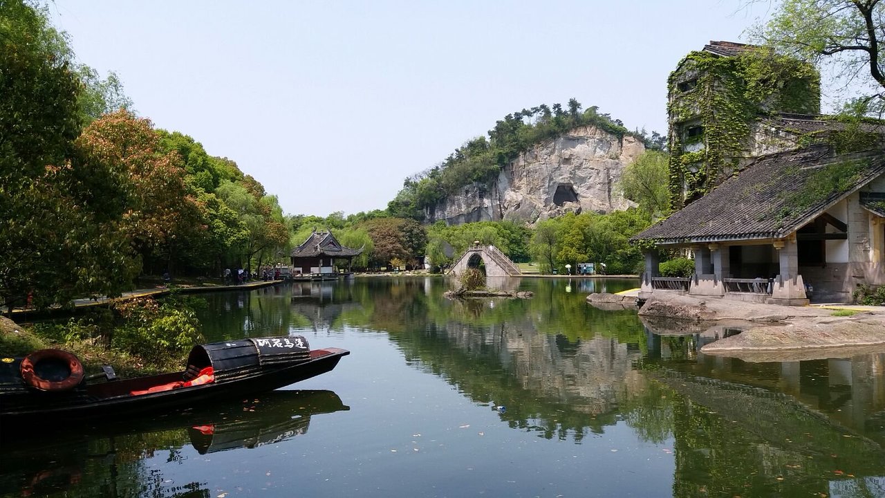 A scenic view of shaoxing ancient city