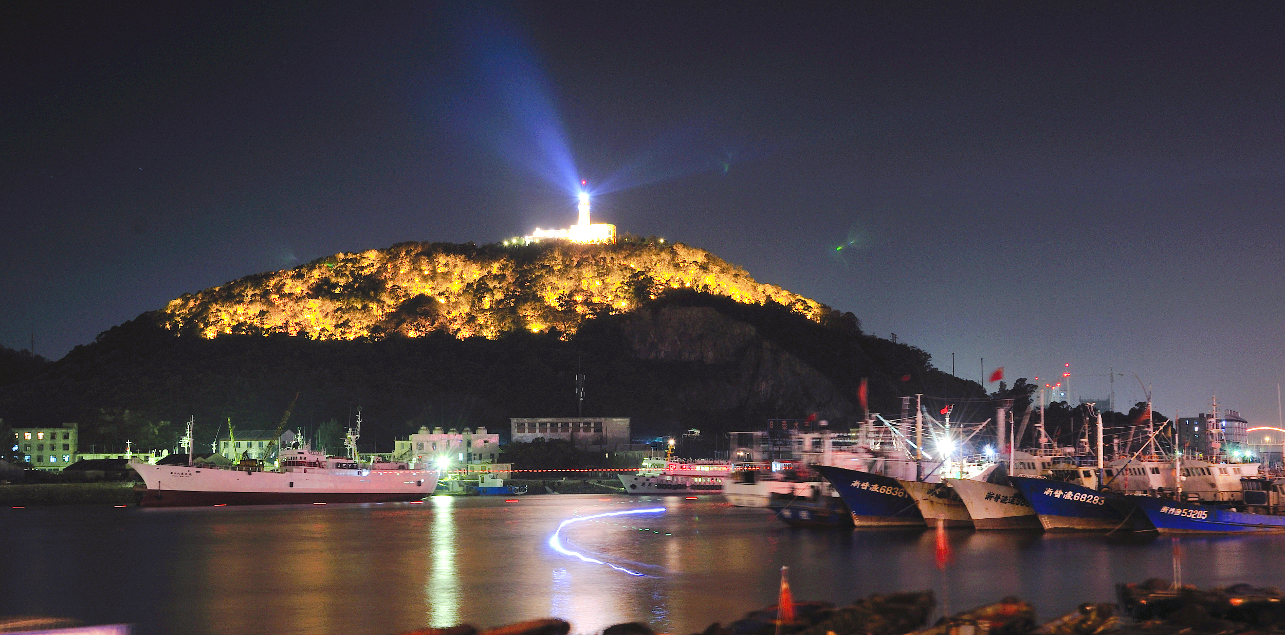 A scenic view of shenjiamen fishing port