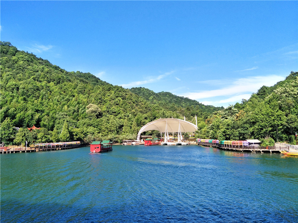 A scenic view of Shiyan Lake
