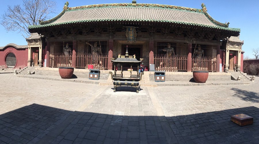 A scenic view of Shuanglin Temple