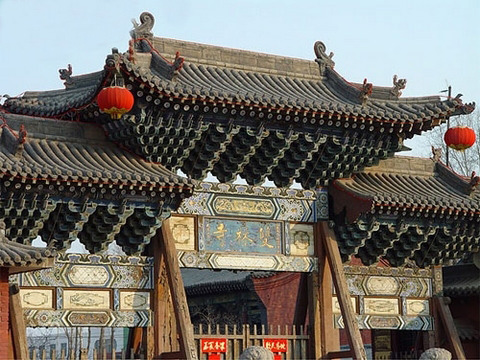A scenic view of Shuanglin Temple