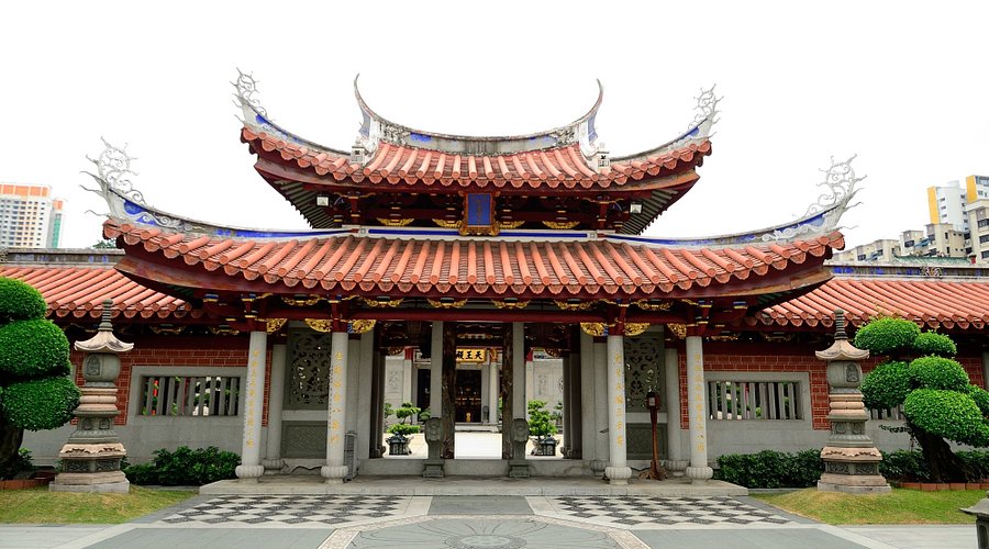 A scenic view of Shuanglin Temple