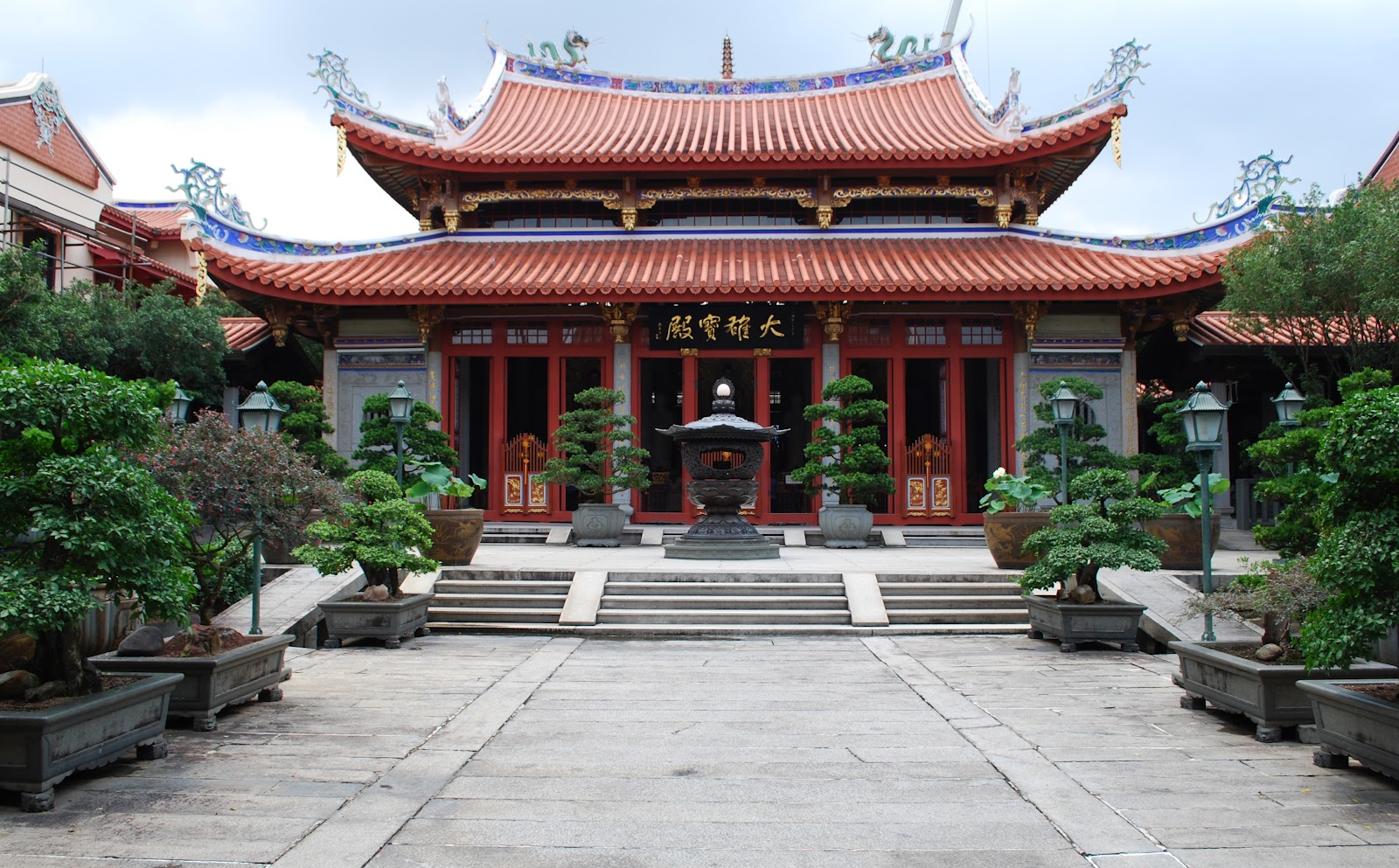 A scenic view of Shuanglin Temple