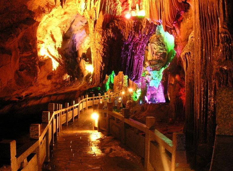 A scenic view of silver cave