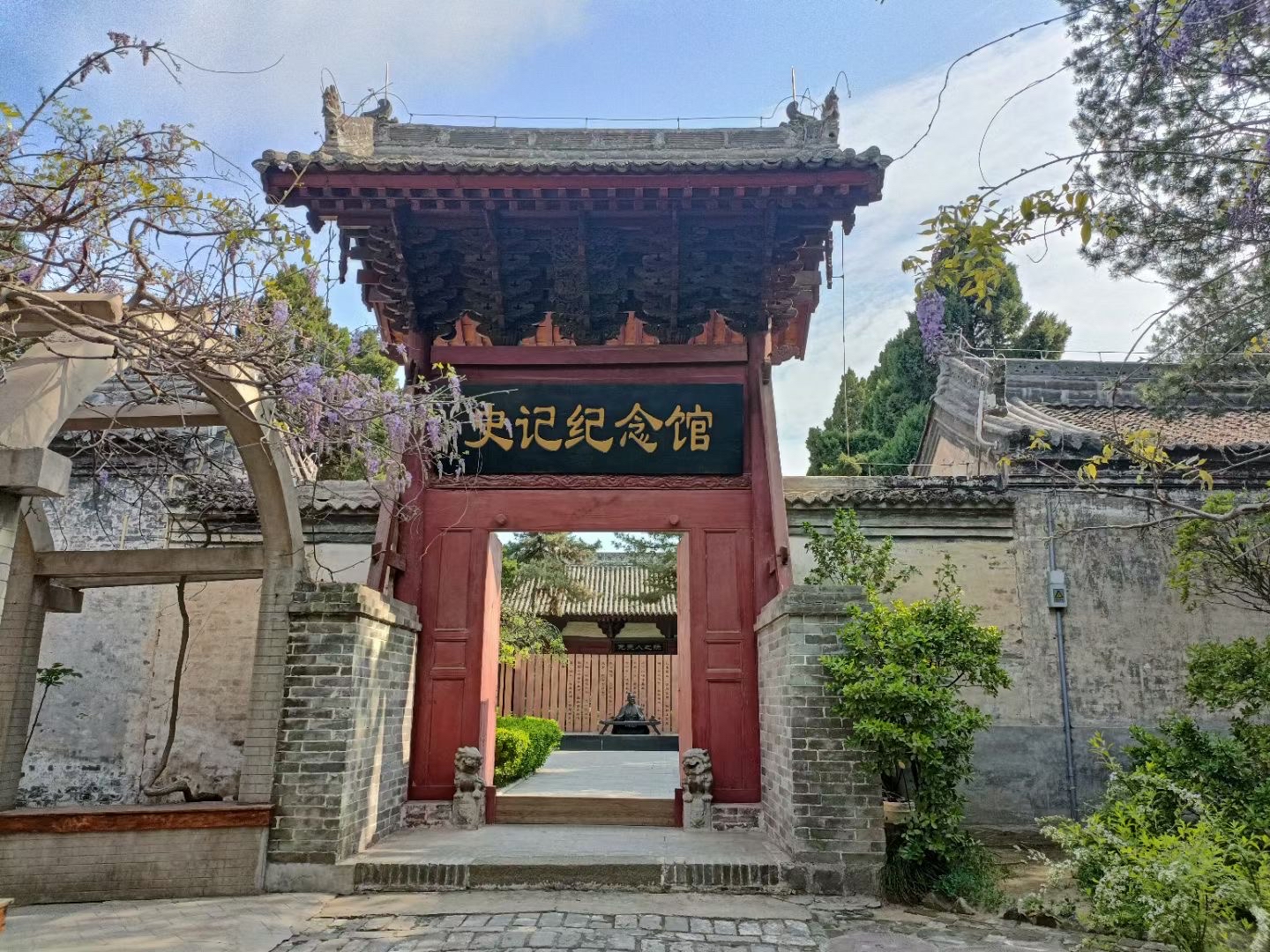 A scenic view of sima_qian_shrine_and_temple_scenic_area