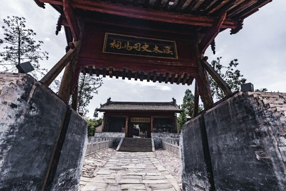 A scenic view of sima_qian_shrine_and_temple_scenic_area