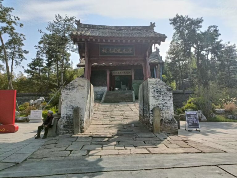 Uncover the Legacy of Sima Qian at His Shrine and Temple