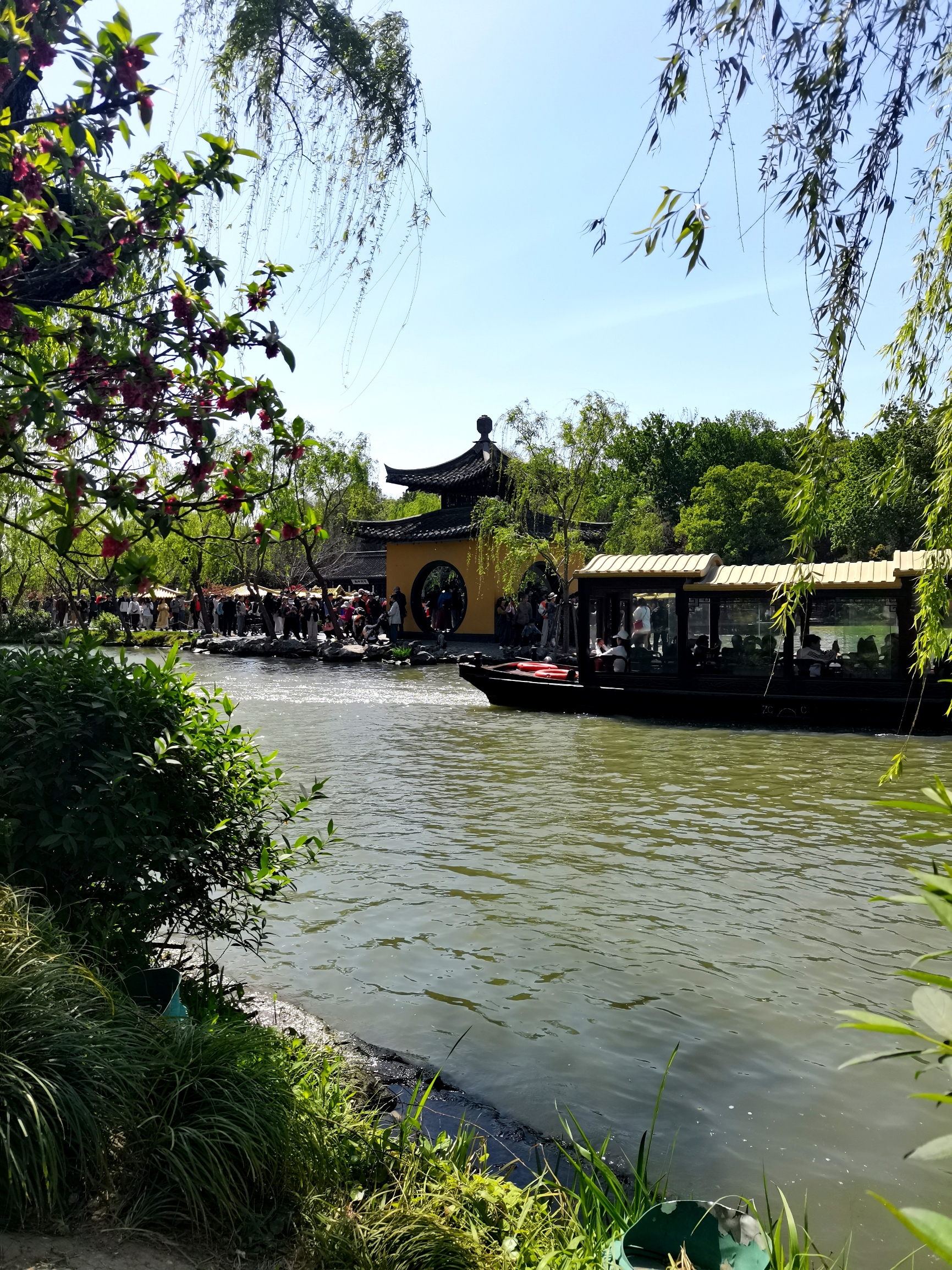 A scenic view of slender west lake