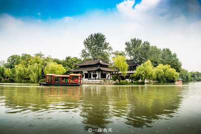 A scenic view of slender west lake