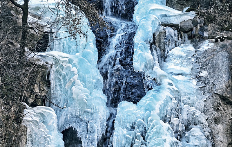 A scenic view of taibai_mountain_tourism_scenic_area