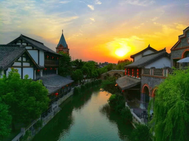 A scenic view of Taierzhuang Ancient City