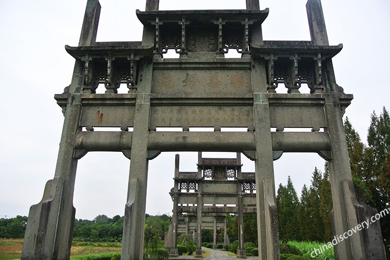 A scenic view of tangyue memorial archway