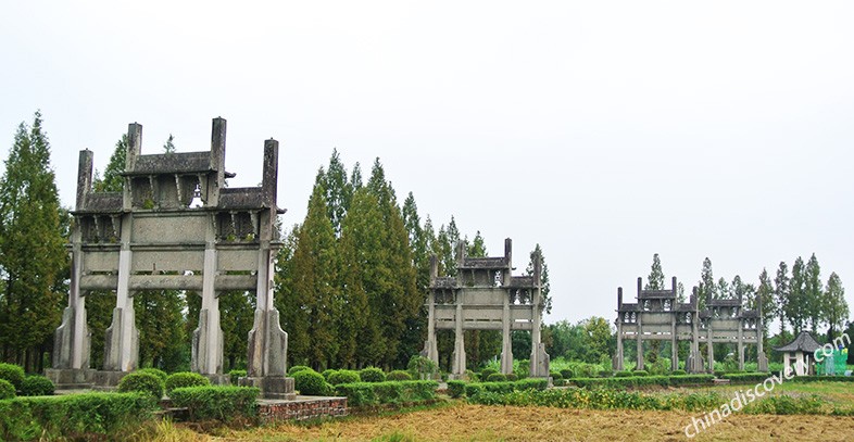 Why the Tangyue Memorial Archways Should Be on Your Travel Itinerary