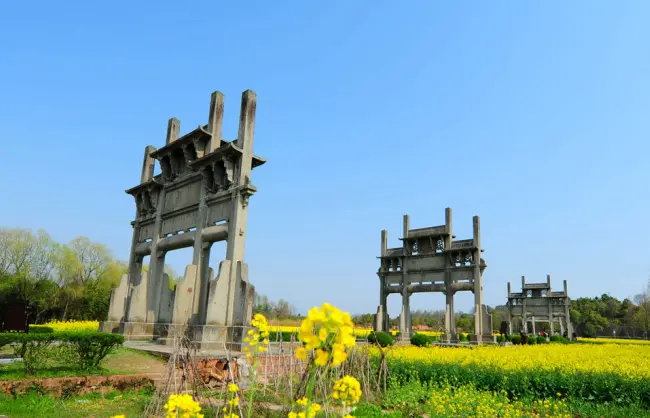 A scenic view of tangyue memorial archways