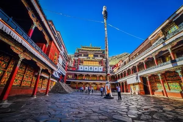 A scenic view of tashilhunpo monastery