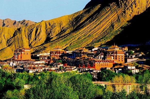 A scenic view of tashilhunpo monastery complex