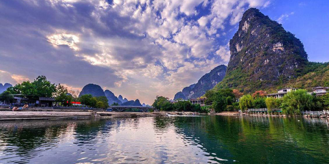 A scenic view of ten-mile gallery yangshuo
