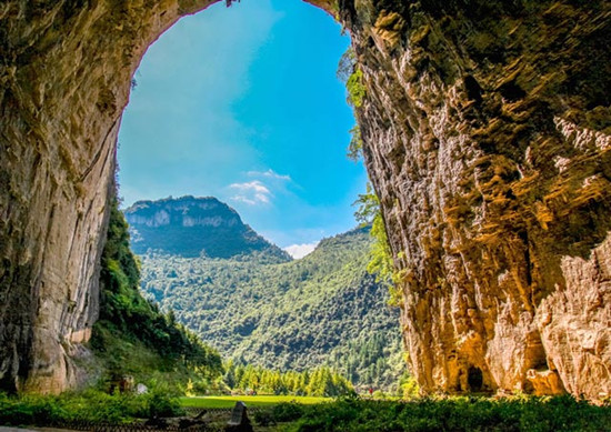 Tenglong Cave Adventure: Discover the Stunning Stalactites and Stalagmites
