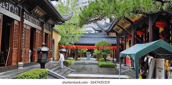 A scenic view of the_jade_buddha_temple