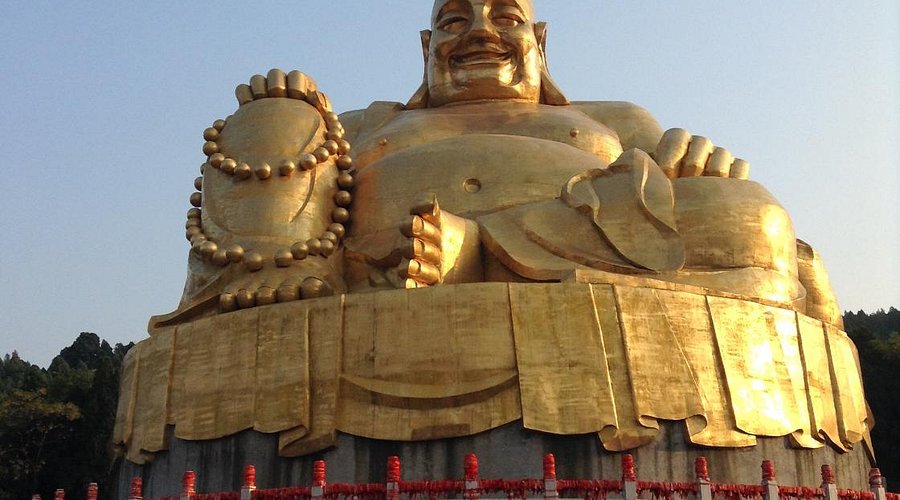 A scenic view of Thousand Buddha Mountain