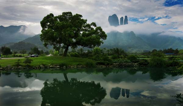 A scenic view of three mountains of zhenjiang