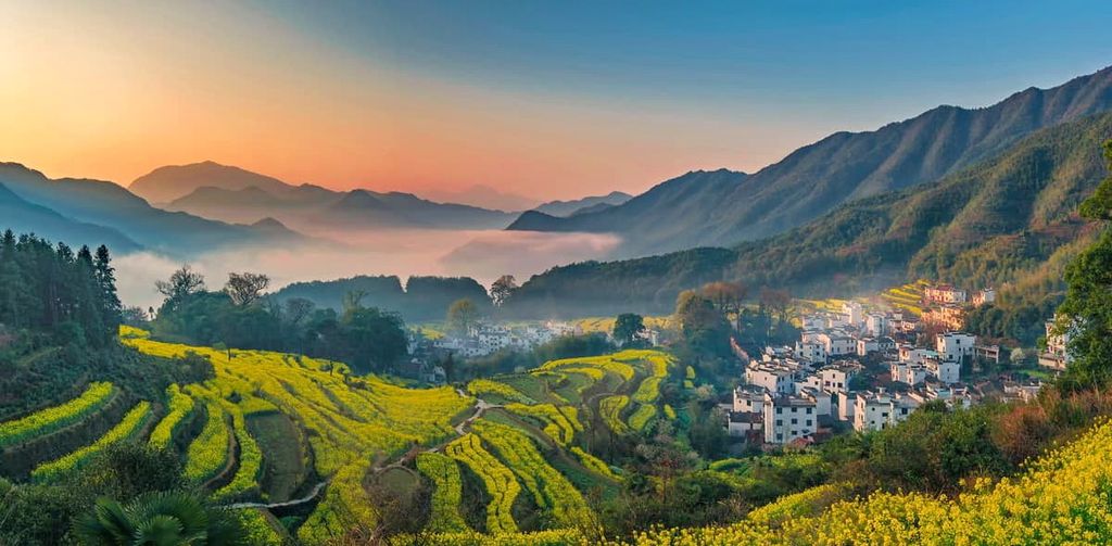 A scenic view of three mountains of zhenjiang