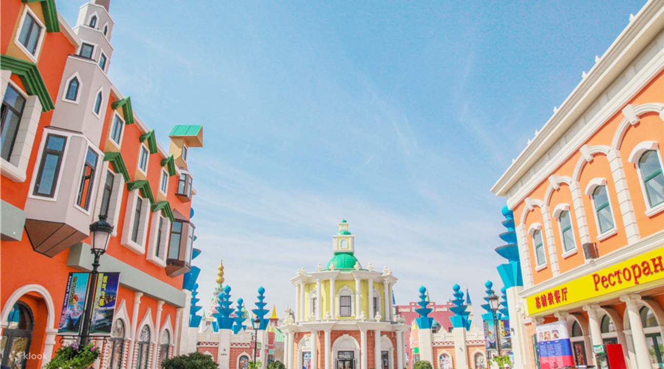 A scenic view of tianjin_binhai_aircraft_carrier_theme_park