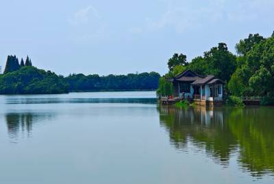 A scenic view of tianjing lake
