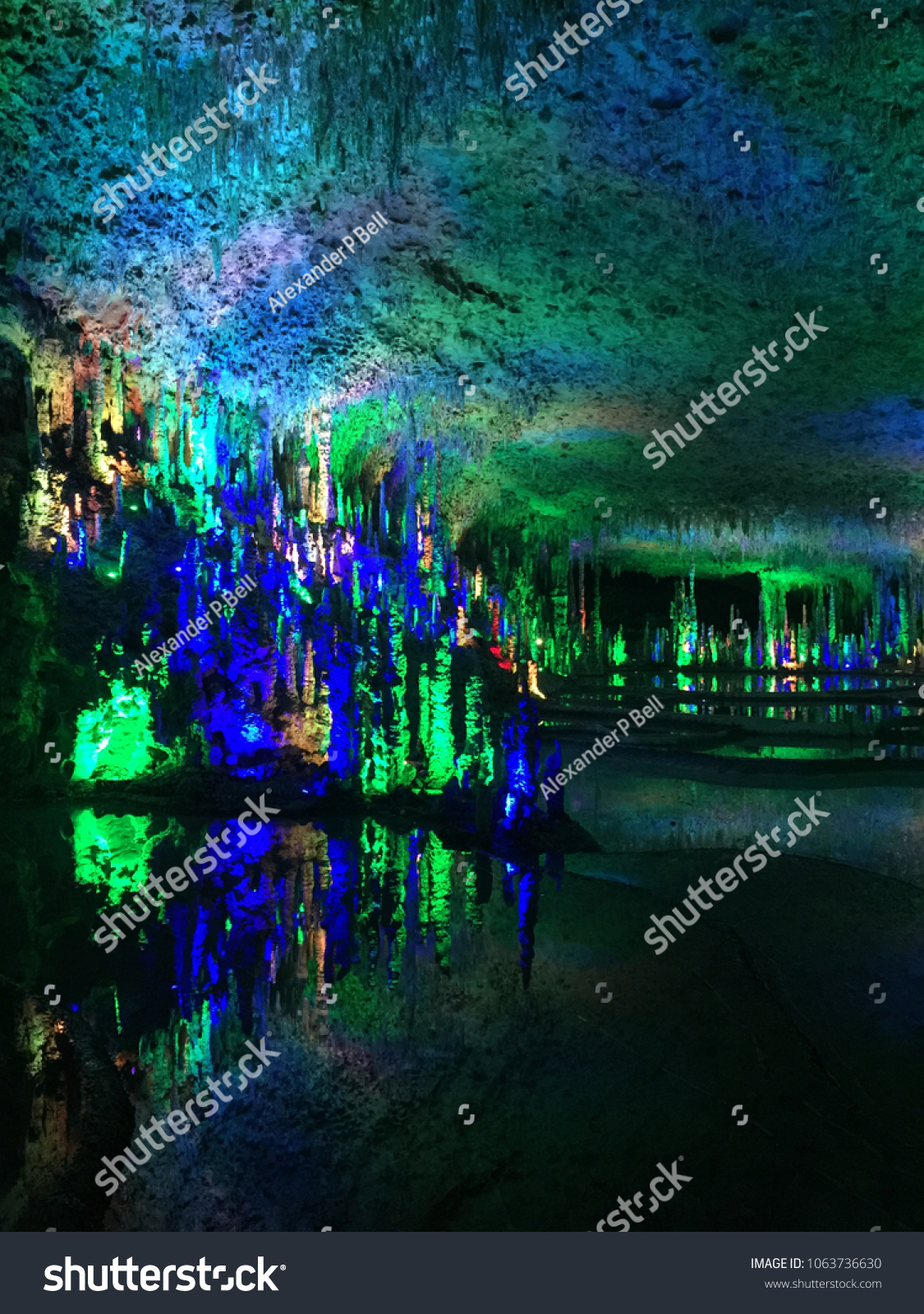 A scenic view of tianquan cave