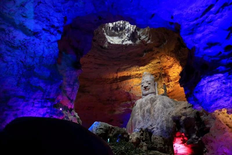 A scenic view of tianquan cave
