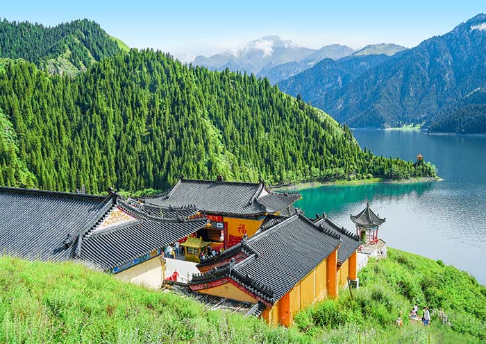 A scenic view of tianshan tianchi lake