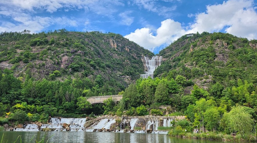 A scenic view of Tiantai An
