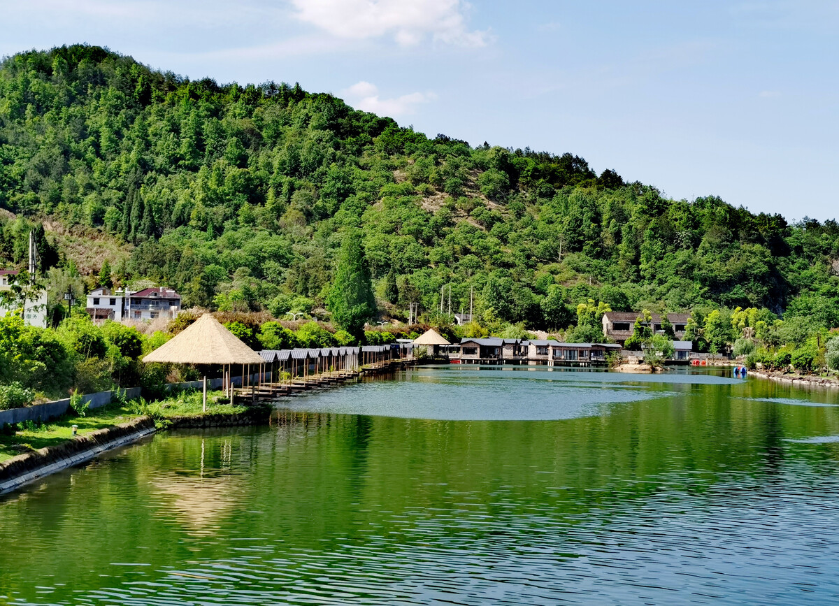 A scenic view of tiantai mountain buddhist temple