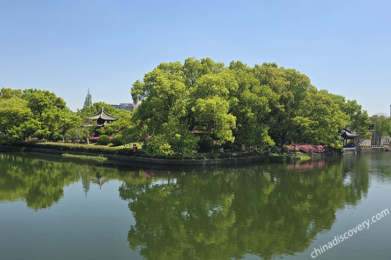 A scenic view of tianyi pavilion-moon lake scenic area