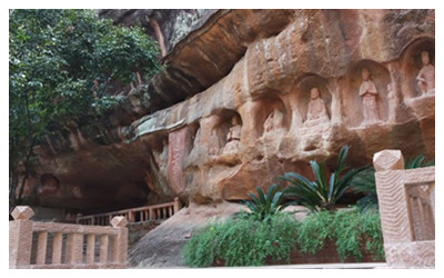A scenic view of Tongtianyan Grottoes