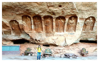 A scenic view of Tongtianyan Grottoes