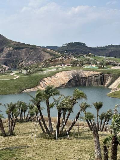 A scenic view of Tongtianyan Grottoes